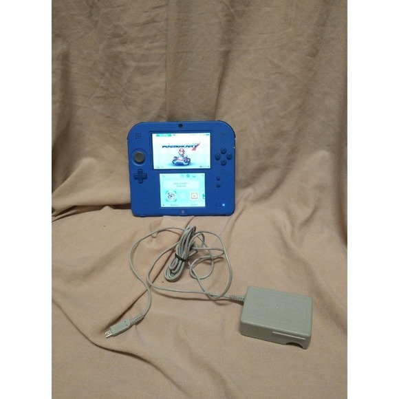 Nintendo 2DS Mario Kart 7 Bundle in Electric Blue No Stylus